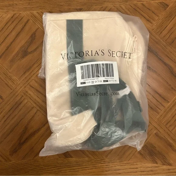 NWT PINK Victoria's Secret Cream and Green weekender Duffel Bag Adjustable Strap - Picture 9 of 13